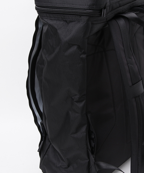 THE NORTH FACE（ザノースフェイス）の「ザ・ノース・フェイス　アーバンスタイルデイパック / XPヒューズボックス（バックパック/リュック・メンズ・ホワイト/ブラック・ONE SIZE）」の4枚目の写真