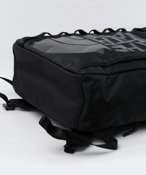 THE NORTH FACE（ザノースフェイス）の「ザ・ノース・フェイス　アーバンスタイルデイパック / XPヒューズボックス（バックパック/リュック・メンズ・ホワイト/ブラック・ONE SIZE）」の5枚目の写真