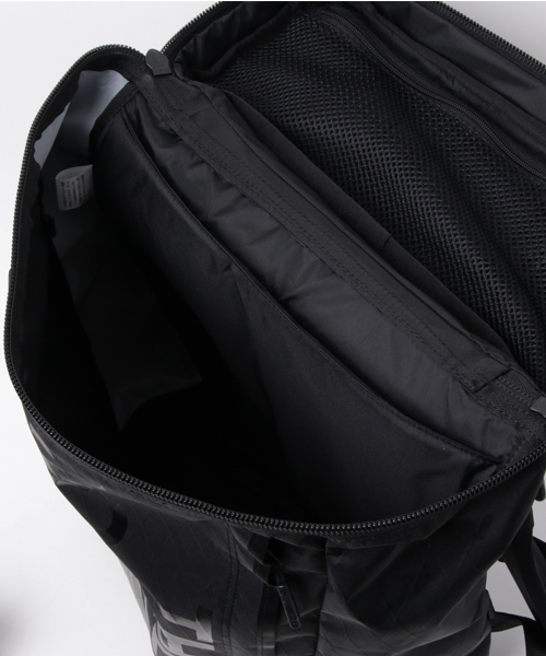 THE NORTH FACE（ザノースフェイス）の「ザ・ノース・フェイス　アーバンスタイルデイパック / XPヒューズボックス（バックパック/リュック・メンズ・ホワイト/ブラック・ONE SIZE）」の7枚目の写真