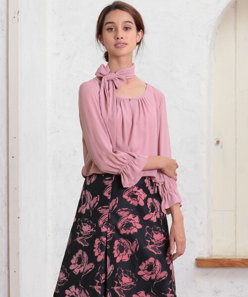 NARACAMICIE（ナラカミーチェ）の「ジョーゼットリボン付クルーネックブラウス（シャツ/ブラウス・レディース・ブラック/ベージュ/ボルドー/ピンク・SMALL/MEDIUM/LARGE）」の6枚目の写真