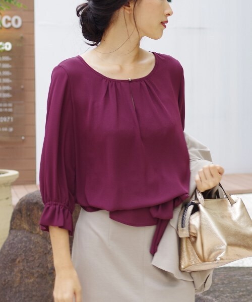 NARACAMICIE（ナラカミーチェ）の「ジョーゼットリボン付クルーネックブラウス（シャツ/ブラウス・レディース・ブラック/ベージュ/ボルドー/ピンク・SMALL/MEDIUM/LARGE）」の8枚目の写真