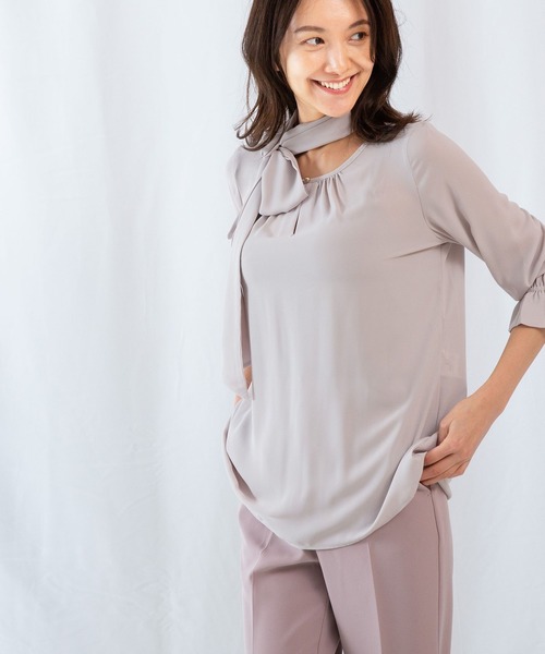 NARACAMICIE（ナラカミーチェ）の「ジョーゼットリボン付クルーネックブラウス（シャツ/ブラウス・レディース・ブラック/ベージュ/ボルドー/ピンク・SMALL/MEDIUM/LARGE）」の10枚目の写真