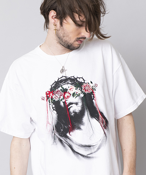 NO ID.（ノーアイディ）の「mt5771-ｷﾘｽﾄPT花柄刺繍C-N-T Tシャツ
