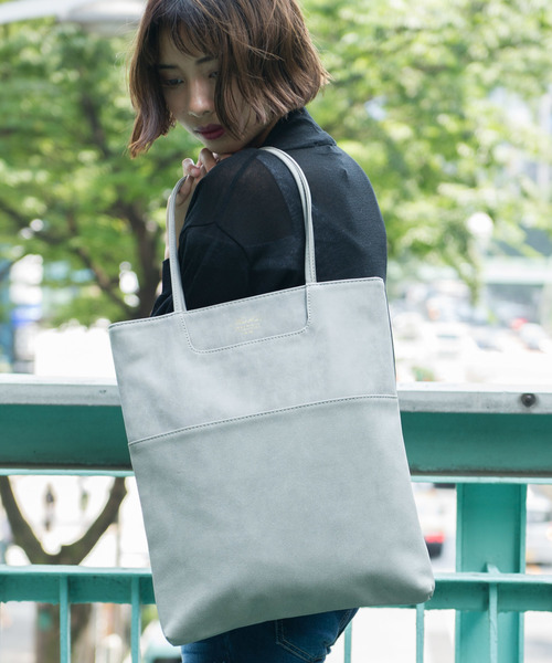 and mikka(アンドミカ)の「【WEB限定】and mikka / レザー キリカエ 縦型 トートバッグ(トートバッグ・レディース・A/B/D/C・FREE)」の2枚目の写真