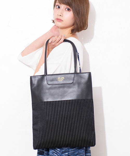 and mikka(アンドミカ)の「【WEB限定】and mikka / レザー キリカエ 縦型 トートバッグ(トートバッグ・レディース・A/B/D/C・FREE)」の3枚目の写真