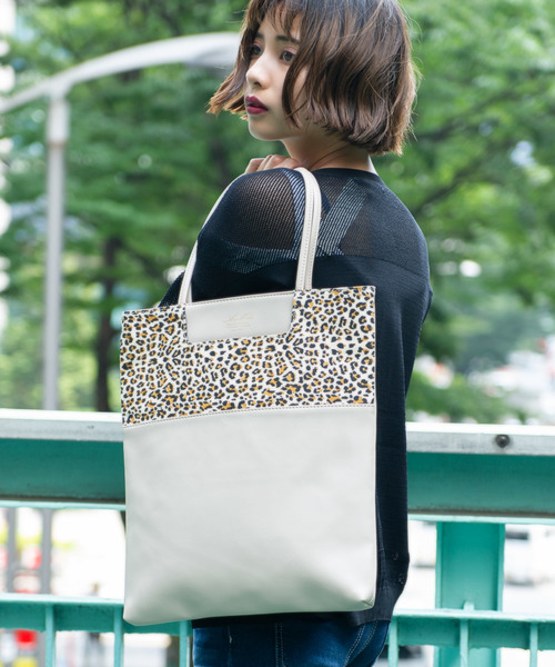 and mikka(アンドミカ)の「【WEB限定】and mikka / レザー キリカエ 縦型 トートバッグ(トートバッグ・レディース・A/B/D/C・FREE)」の4枚目の写真