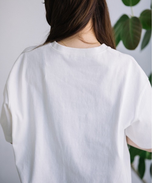 Mysa&Liina（ミーサリーナ）の「ワンポイントロゴビッグシルエットTシャツ（Tシャツ/カットソー・レディース・ブラック/ブラウン/ベージュ/オフホワイト・M）」の14枚目の写真