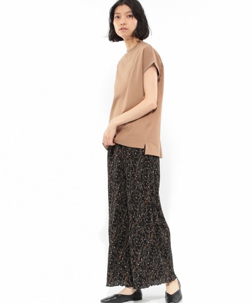 LAKOLE（ラコレ）の「USAコットンスタンドネックTシャツ / LAKOLE（Tシャツ/カットソー・レディース・ブラック/エンジ/グレー/オフホワイト/カーキ/ライトブラウン・SMALL/MEDIUM）」の10枚目の写真