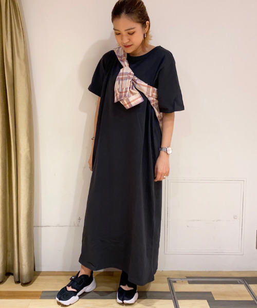 Green　Parks（グリーンパークス）の「クルーネックカットワンピース＊★（ワンピース・レディース・ブラック/ベージュ/テラコッタ・FREE）」の2枚目の写真