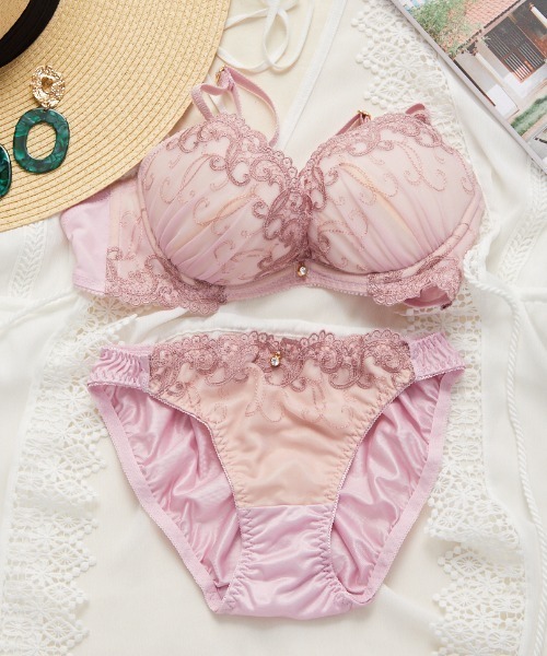 northerly(ノーザリー)の「【nothely bra フィットシリーズ 脇胸スッキリ】Smokyツタ刺繍ブラジャー&ショーツセット(ブラ&ショーツ)」|ピンク