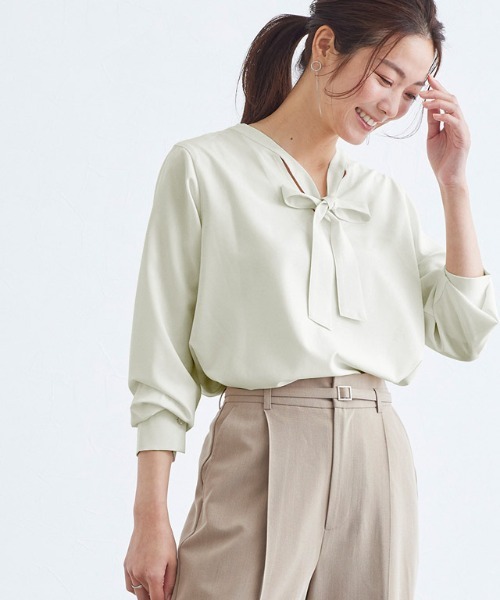 Pierrot（ピエロ）の「2wayハイネックリボンブラウス（シャツ/ブラウス・レディース・アイボリー/ホワイト系その他/ブラック系その他/ブラック系その他2/ブラウン/ブラウン系その他/グレイッシュベージュ/ライトグレー系/ラベンダー/ネイビー/ブルー系その他/ピンク/グレー/グリーン系その他・M/L）」の7枚目の写真