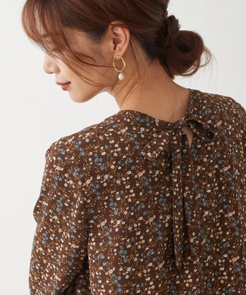 Pierrot（ピエロ）の「2wayハイネックリボンブラウス（シャツ/ブラウス・レディース・アイボリー/ホワイト系その他/ブラック系その他/ブラック系その他2/ブラウン/ブラウン系その他/グレイッシュベージュ/ライトグレー系/ラベンダー/ネイビー/ブルー系その他/ピンク/グレー/グリーン系その他・M/L）」の9枚目の写真