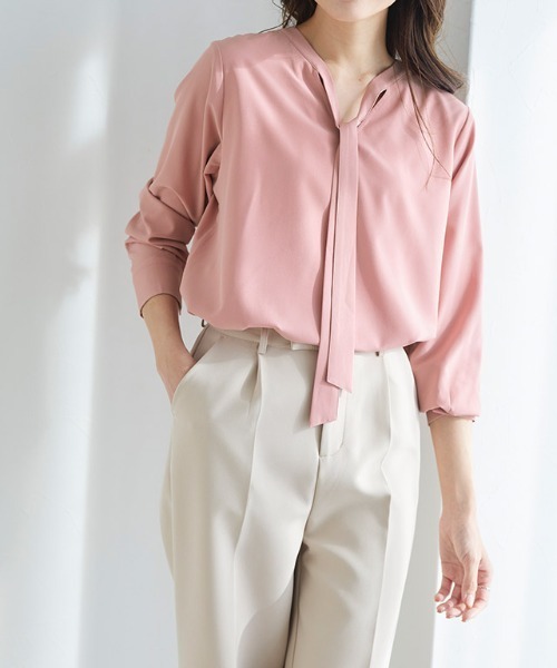 Pierrot（ピエロ）の「2wayハイネックリボンブラウス（シャツ/ブラウス・レディース・アイボリー/ホワイト系その他/ブラック系その他/ブラック系その他2/ブラウン/ブラウン系その他/グレイッシュベージュ/ライトグレー系/ラベンダー/ネイビー/ブルー系その他/ピンク/グレー/グリーン系その他・M/L）」の14枚目の写真