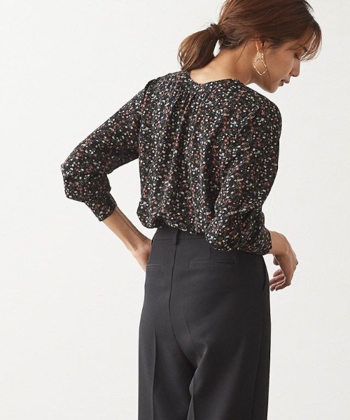 Pierrot（ピエロ）の「2wayハイネックリボンブラウス（シャツ/ブラウス・レディース・アイボリー/ホワイト系その他/ブラック系その他/ブラック系その他2/ブラウン/ブラウン系その他/グレイッシュベージュ/ライトグレー系/ラベンダー/ネイビー/ブルー系その他/ピンク/グレー/グリーン系その他・M/L）」の5枚目の写真