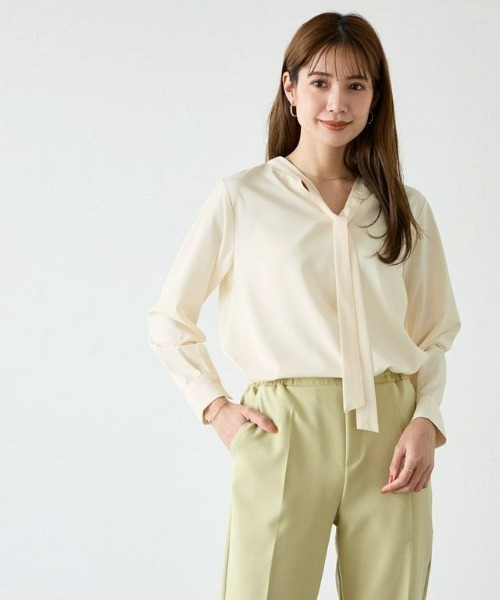 Pierrot（ピエロ）の「2wayハイネックリボンブラウス（シャツ/ブラウス・レディース・アイボリー/ホワイト系その他/ブラック系その他/ブラック系その他2/ブラウン/ブラウン系その他/グレイッシュベージュ/ライトグレー系/ラベンダー/ネイビー/ブルー系その他/ピンク/グレー/グリーン系その他・M/L）」の17枚目の写真