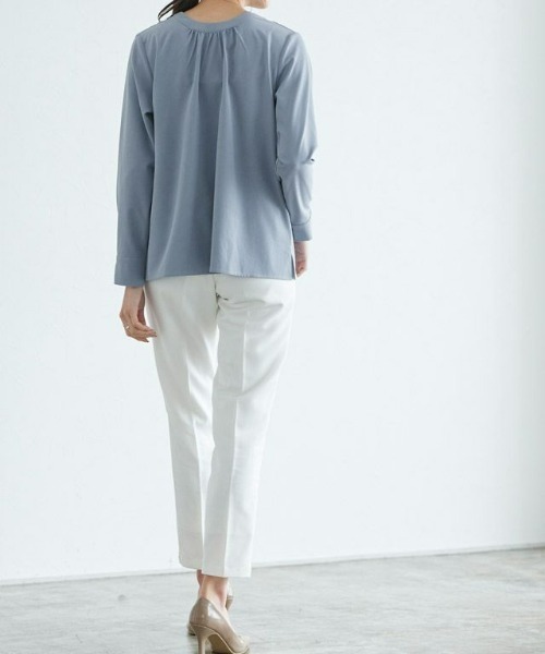 Pierrot（ピエロ）の「2wayハイネックリボンブラウス（シャツ/ブラウス・レディース・アイボリー/ホワイト系その他/ブラック系その他/ブラック系その他2/ブラウン/ブラウン系その他/グレイッシュベージュ/ライトグレー系/ラベンダー/ネイビー/ブルー系その他/ピンク/グレー/グリーン系その他・M/L）」の22枚目の写真