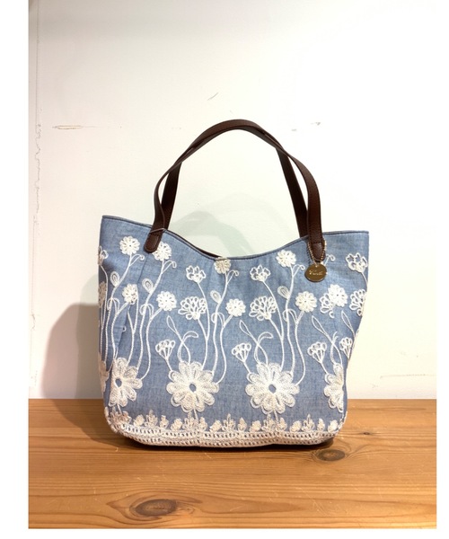 Cache Cache カシュ Cachecache 花柄刺繍変形トートバッグ トートバッグ カシュ のファッション Cachecache カシュカシュ バッグ