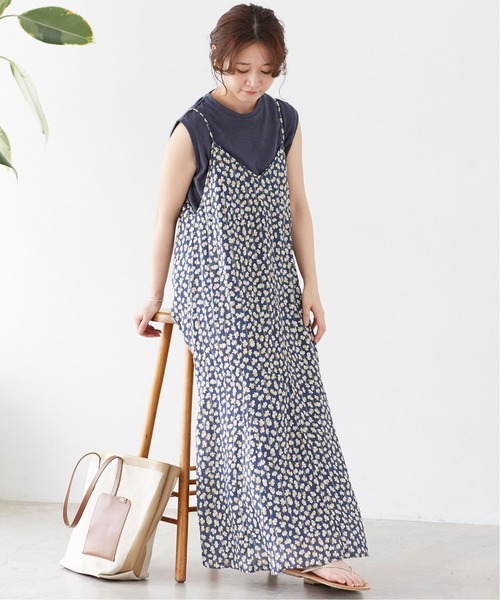 SLOBE IENA（スローブイエナ）の「パンジープリントキャミワンピース【手洗い可能】◆（ワンピース・レディース・ネイビー/グリーン・FREE）」の2枚目の写真