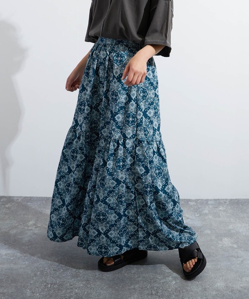 lala Born（ララボーン）の「lalaBorn/アートモチーフロングスカート（スカート・レディース・ホワイト/ブラック/グリーン・FREE）」の3枚目の写真