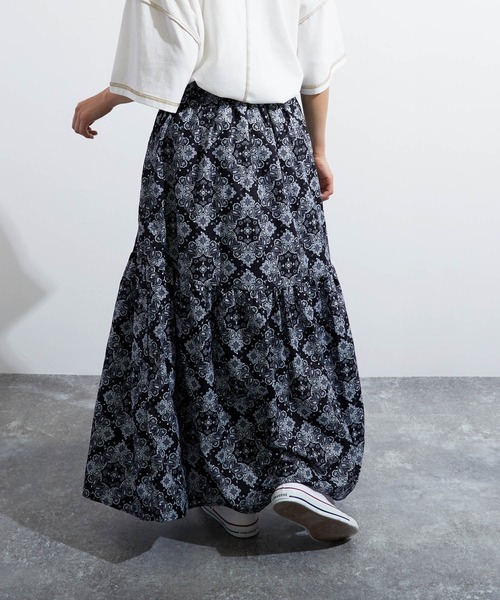 lala Born（ララボーン）の「lalaBorn/アートモチーフロングスカート（スカート・レディース・ホワイト/ブラック/グリーン・FREE）」の6枚目の写真