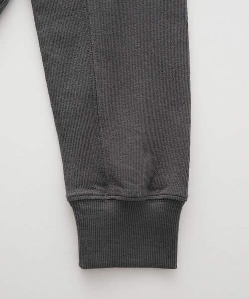 ＆yam（アンドヤム）の「デコボコ織カレッジロンT【親子お揃い/リンクコーデ】（Tシャツ/カットソー・キッズ・ベージュ/ブラック/ホワイト/ブルー・140-150cm/150-160cm/120-130cm/110-120cm/130-140cm）」の21枚目の写真