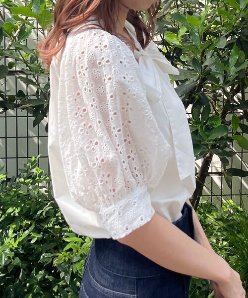 MAJESTIC LEGON（マジェスティックレゴン）の「着まわしリボンブラウス（シャツ/ブラウス・レディース・オフホワイト/ライトグレー/ブラック・SMALL/MEDIUM）」の6枚目の写真