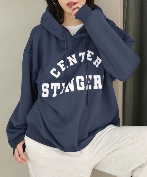 Girly Doll(ガーリードール)の「ロゴプリントビッグシルエットスウェットパーカー(パーカー・レディース・ベージュ/イエロー/ネイビー/ブラック/グレー・L/M/XL)」の4枚目の写真