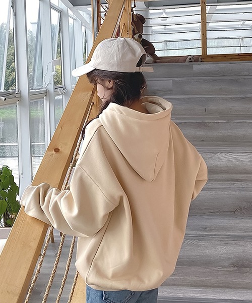 Girly Doll(ガーリードール)の「ロゴプリントビッグシルエットスウェットパーカー(パーカー・レディース・ベージュ/イエロー/ネイビー/ブラック/グレー・L/M/XL)」の6枚目の写真