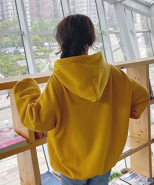 Girly Doll(ガーリードール)の「ロゴプリントビッグシルエットスウェットパーカー(パーカー・レディース・ベージュ/イエロー/ネイビー/ブラック/グレー・L/M/XL)」の12枚目の写真