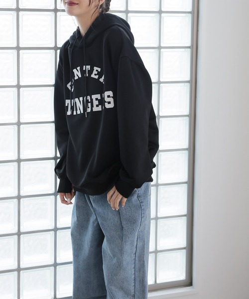 Girly Doll(ガーリードール)の「ロゴプリントビッグシルエットスウェットパーカー(パーカー・レディース・ベージュ/イエロー/ネイビー/ブラック/グレー・L/M/XL)」の15枚目の写真