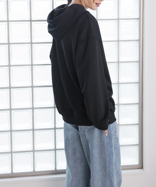 Girly Doll(ガーリードール)の「ロゴプリントビッグシルエットスウェットパーカー(パーカー・レディース・ベージュ/イエロー/ネイビー/ブラック/グレー・L/M/XL)」の17枚目の写真