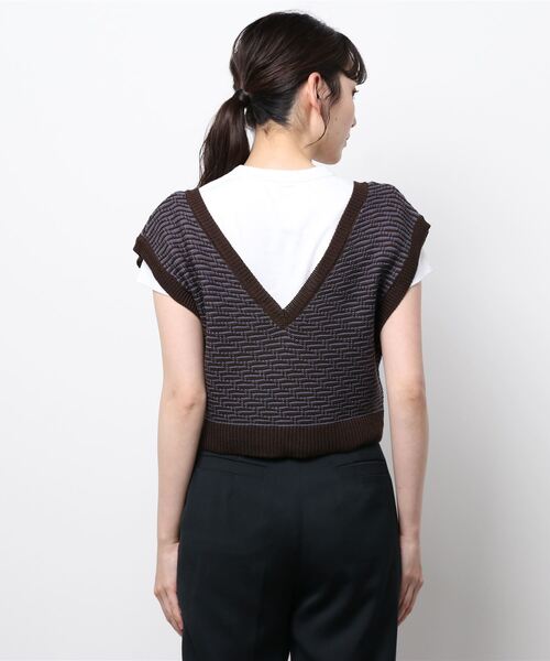 She's Closet（シーズクローゼット）の「前後2way配色Vネックショートニットベスト（ベスト・レディース・ブラック/アイボリー/ブラウン/カーキ・FREE）」の5枚目の写真
