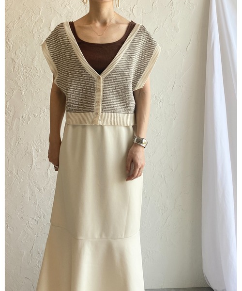 She's Closet（シーズクローゼット）の「前後2way配色Vネックショートニットベスト（ベスト・レディース・ブラック/アイボリー/ブラウン/カーキ・FREE）」の9枚目の写真