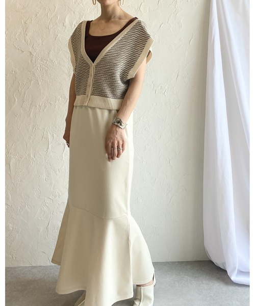 She's Closet（シーズクローゼット）の「前後2way配色Vネックショートニットベスト（ベスト・レディース・ブラック/アイボリー/ブラウン/カーキ・FREE）」の10枚目の写真