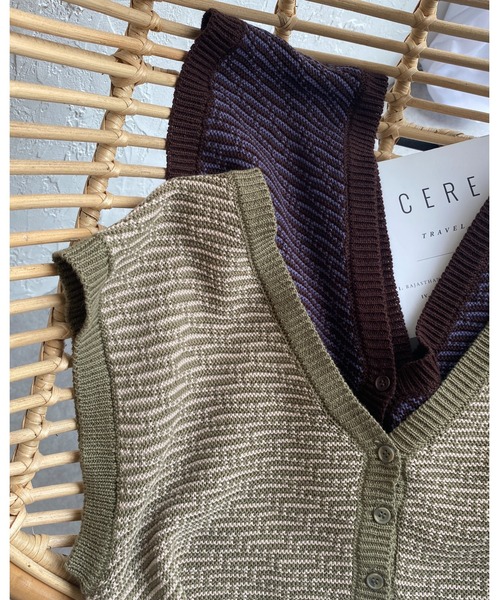 She's Closet（シーズクローゼット）の「前後2way配色Vネックショートニットベスト（ベスト・レディース・ブラック/アイボリー/ブラウン/カーキ・FREE）」の15枚目の写真