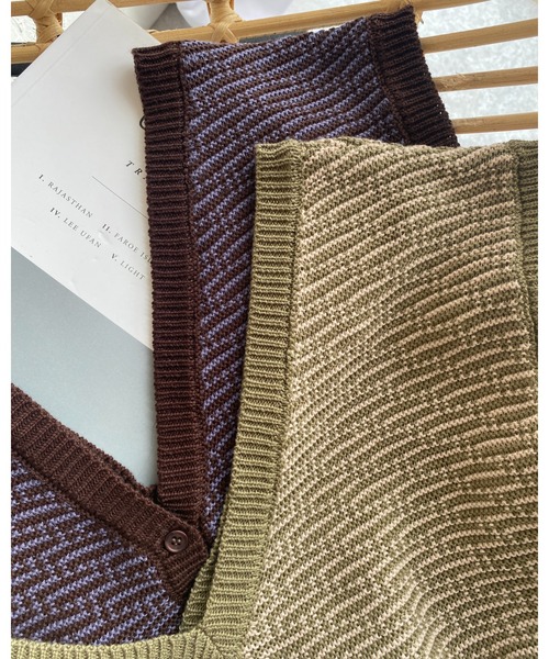 She's Closet（シーズクローゼット）の「前後2way配色Vネックショートニットベスト（ベスト・レディース・ブラック/アイボリー/ブラウン/カーキ・FREE）」の16枚目の写真