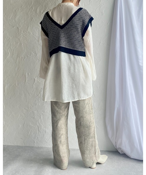 She's Closet（シーズクローゼット）の「前後2way配色Vネックショートニットベスト（ベスト・レディース・ブラック/アイボリー/ブラウン/カーキ・FREE）」の18枚目の写真