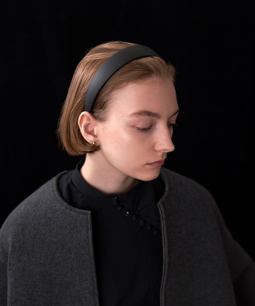 AKTE（アクテ）の「フェイクレザーワイドカチューシャ（カチューシャ・レディース・ブラック・FREE）」の3枚目の写真