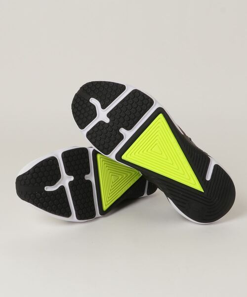 UNDER ARMOUR(アンダーアーマー)の「UAホバー エイペックス3(トレーニング/WOMENS/レディース)(スニーカー・レディース・ホワイト×ブラック・25.5cm)」の2枚目の写真