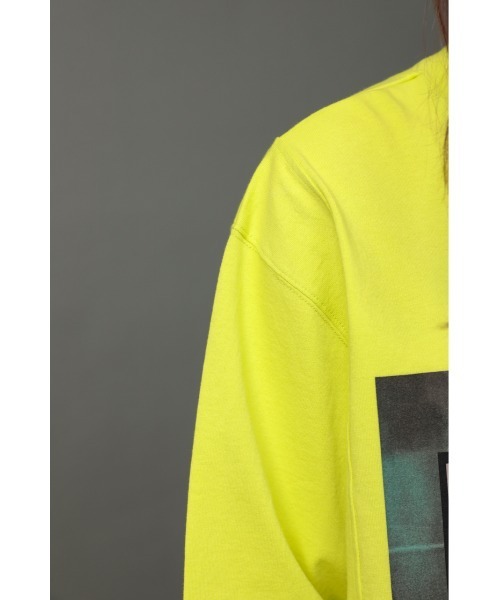 SLY（スライ）の「YUKAHIRAC X SLY PHOTO L S T/SH フォト ロングスリーブ Tシャツ（Tシャツ/カットソー・レディース・イエロー/グレー/オフホワイト・FREE）」の21枚目の写真