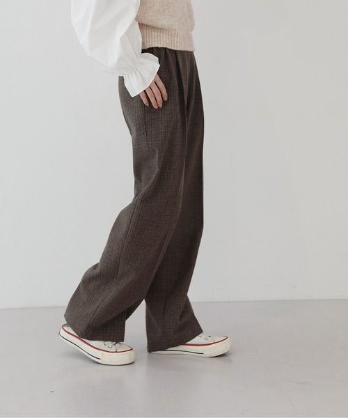 by muni:r（バイ ムニール）の「ビンテージ ムード チェック ピンタック スラックス（スラックス・レディース・ブラック/ブラウン・SMALL/MEDIUM）」の3枚目の写真