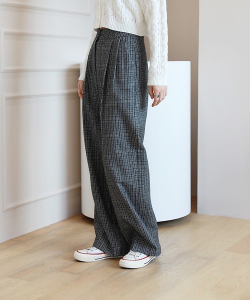 by muni:r（バイ ムニール）の「ビンテージ ムード チェック ピンタック スラックス（スラックス・レディース・ブラック/ブラウン・SMALL/MEDIUM）」の9枚目の写真