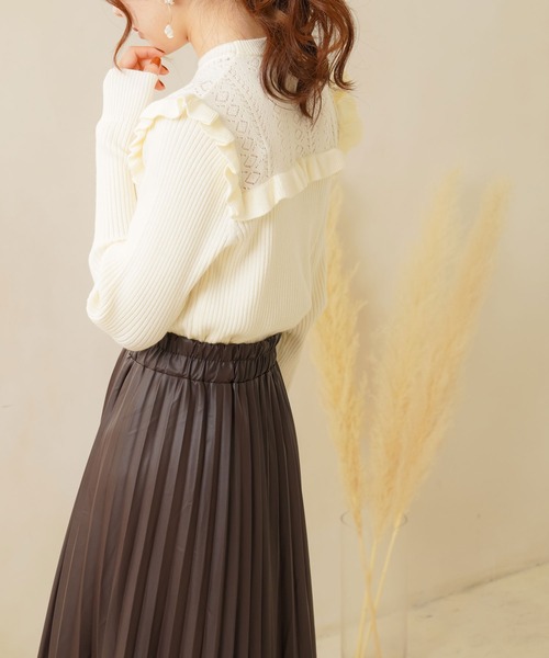 Newlyme(ニューリーミー)の「ヨークフリルニットトップス(ニット/セーター・レディース・ブラック/ベージュ/ピンク/アイボリー/セージグリーン/モカ・MEDIUM/LARGE/X-LARGE/XX-LARGE)」の8枚目の写真