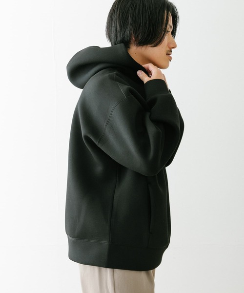 ITEMS URBANRESEARCH（アイテムズ アーバンリサーチ）の「ダンボール プルオーバーパーカー（パーカー・メンズ・ブラック/ブラウン/ベージュ/グレー・MEDIUM/LARGE）」の17枚目の写真