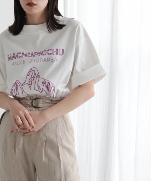 MJUKA.（ミューカ）の「TEE-SHIRT マチュピチュ刺繍半袖TEE（Tシャツ/カットソー・レディース・グレー/ベージュ/オフホワイト・FREE）」の2枚目の写真