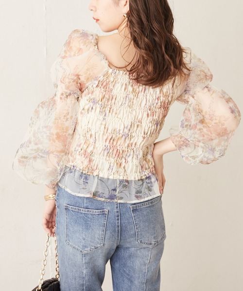 Chico(チコ)の「シャーリングボリュームブラウス(シャツ/ブラウス・レディース・ホワイト系その他2/ホワイト系その他3/ブラック系その他2/ベージュ系その他2・FREE)」の6枚目の写真