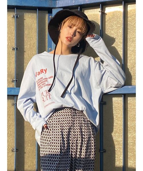 EMODA(エモダ)の「フロントロゴオーバーロングTシャツ(Tシャツ/カットソー・レディース・ホワイト/ブラック/ベージュ/グレー/ブルー・FREE)」の6枚目の写真