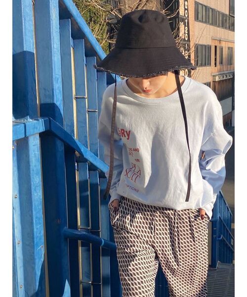 EMODA(エモダ)の「フロントロゴオーバーロングTシャツ(Tシャツ/カットソー・レディース・ホワイト/ブラック/ベージュ/グレー/ブルー・FREE)」の13枚目の写真