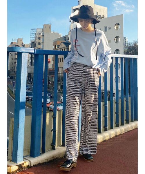 EMODA(エモダ)の「フロントロゴオーバーロングTシャツ(Tシャツ/カットソー・レディース・ホワイト/ブラック/ベージュ/グレー/ブルー・FREE)」の11枚目の写真