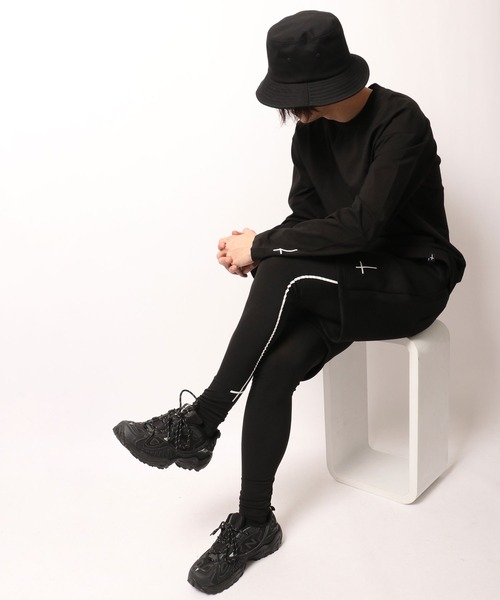 ByTheR（バイザアール）の「BYTHER 韓国ブランド クロス刺繍長袖Tシャツ（Tシャツ/カットソー・メンズ・ブラック・FREE）」の5枚目の写真